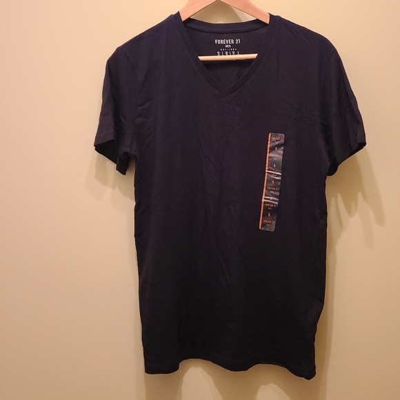 Black t-shirt v-neck - Picture 4 of 4